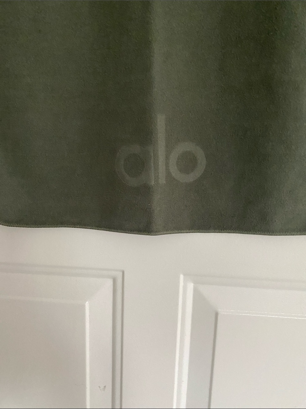 Alo Performance No Sweat Hand Towel - Picture 4 of 6